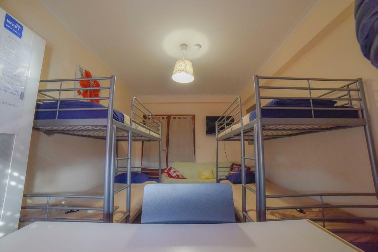 Quarto com 4 camas  OOporto Exterior foto
